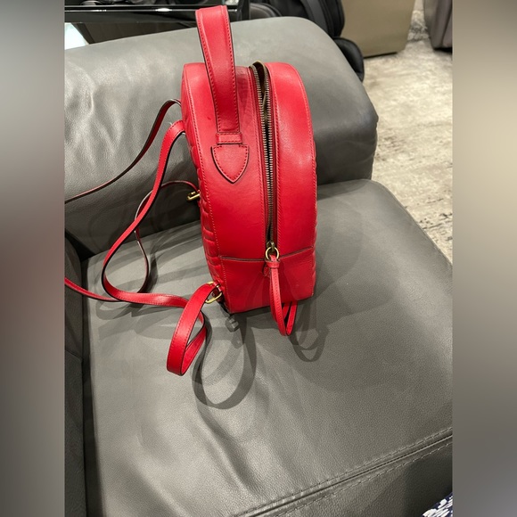 GUCCI
Red Chevron Leather Marmont Backpack Bag - Picture 5 of 10